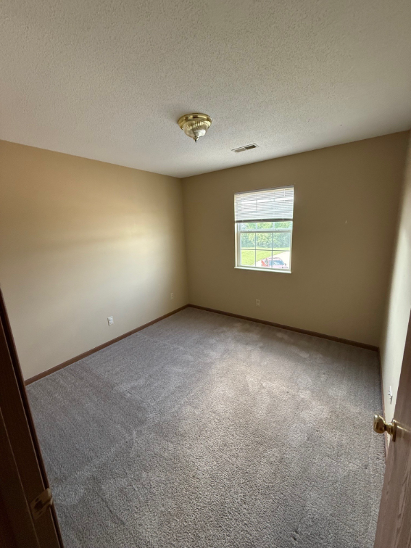 801 Brittany Ct - Photo 6 of 11