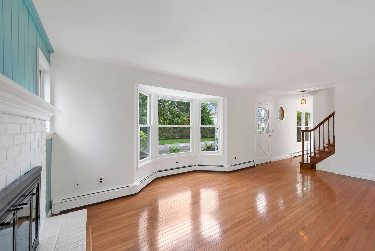 1375 3rd St - Photo 3 of 17