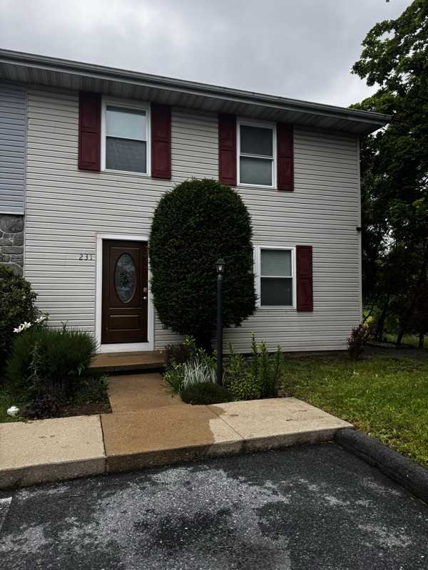 231 N Center St - Photo 2 of 20