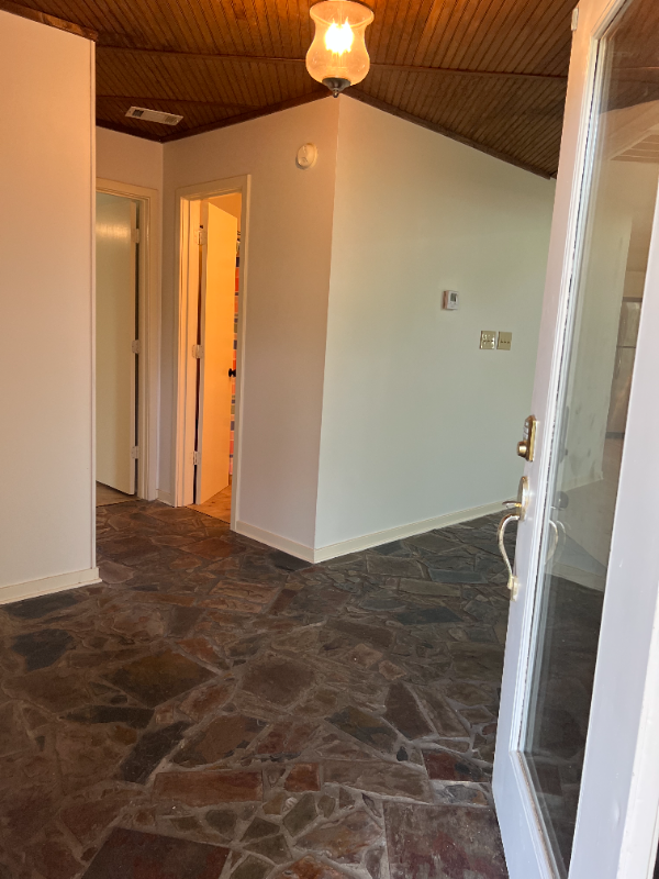 542 S Deerfield Dr - Photo 3 of 33