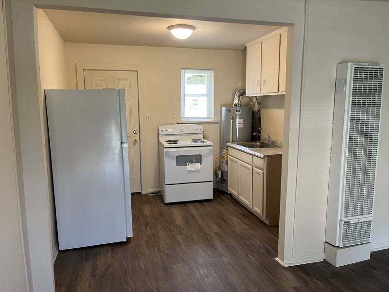 694 Hickory St - Photo 3 of 18