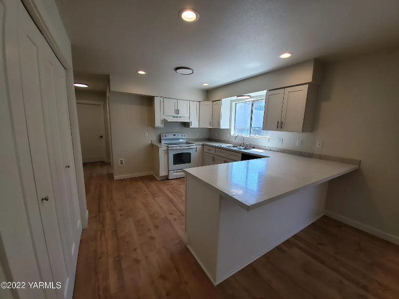 1806 Smith Ln - Photo 2 of 2