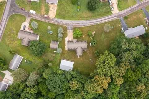 42671 Lisa Ln - Photo 3 of 11