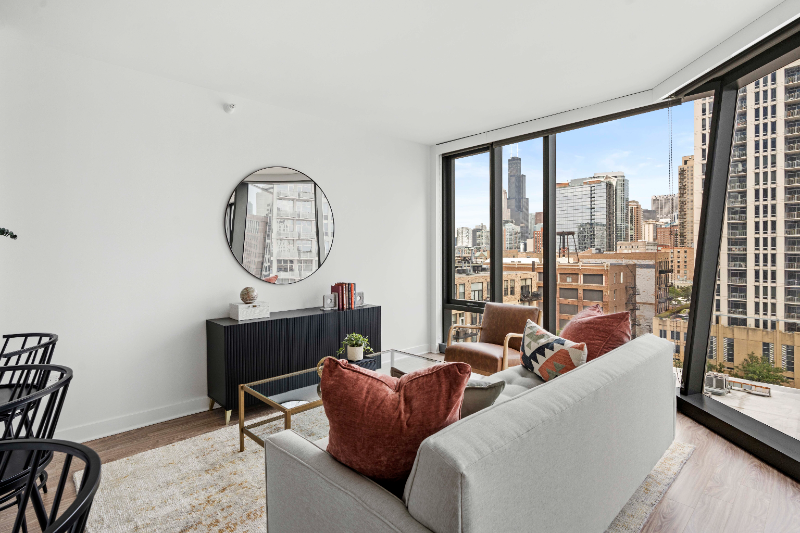 1304 S Michigan Ave - Photo 3 of 18