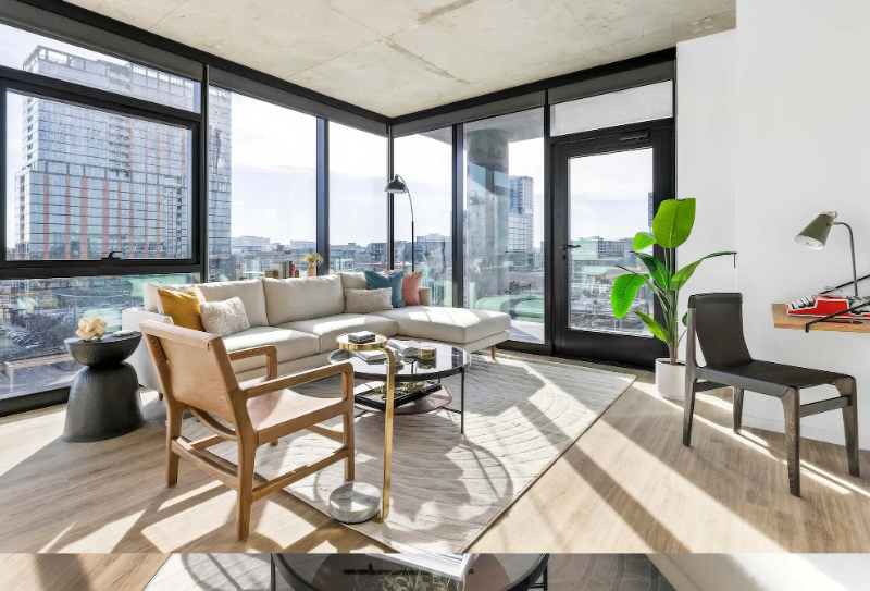 216 N Elizabeth St - Photo 2 of 16