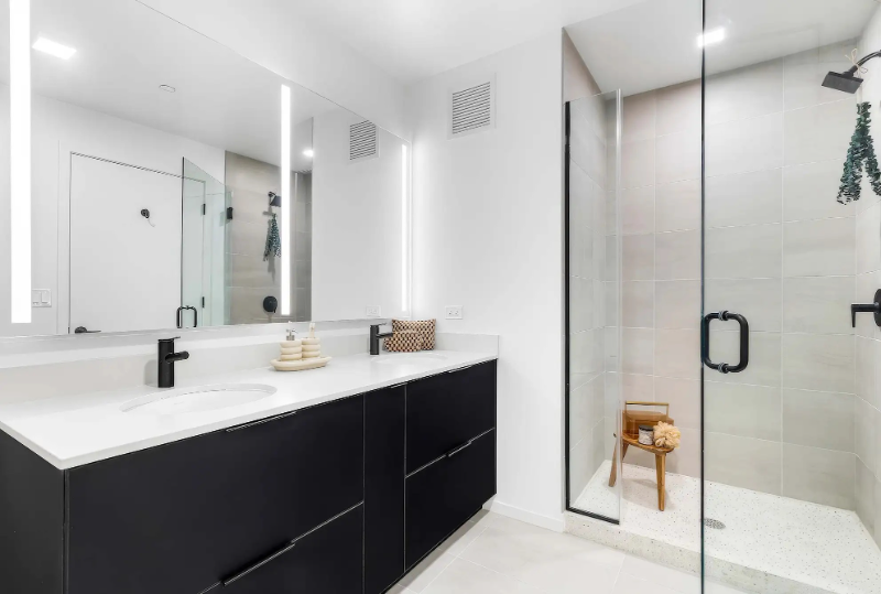 216 N Elizabeth St - Photo 4 of 16