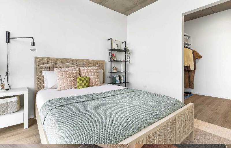 216 N Elizabeth St - Photo 5 of 16