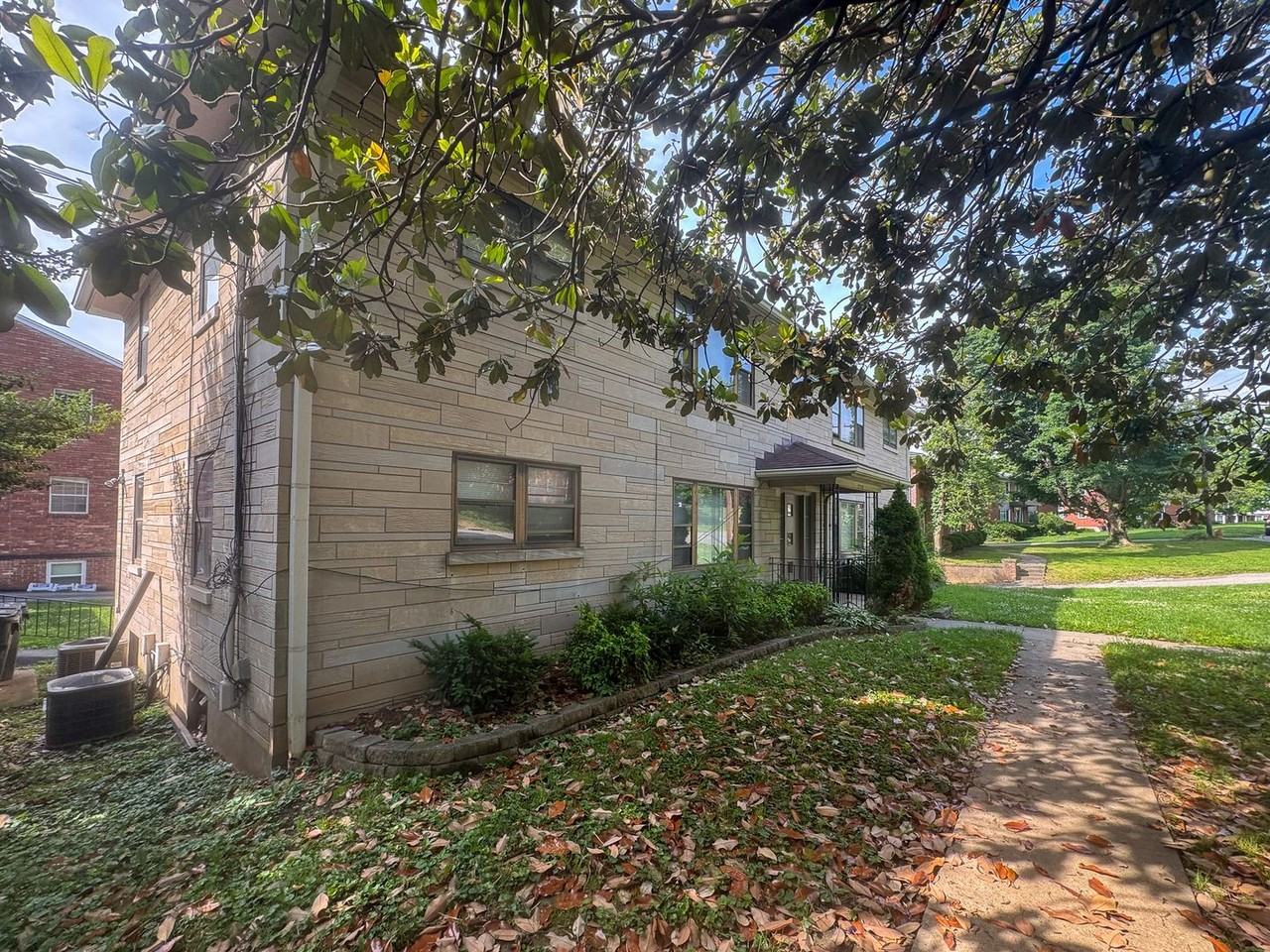 2728 Riedling Dr - Photo 2 of 13