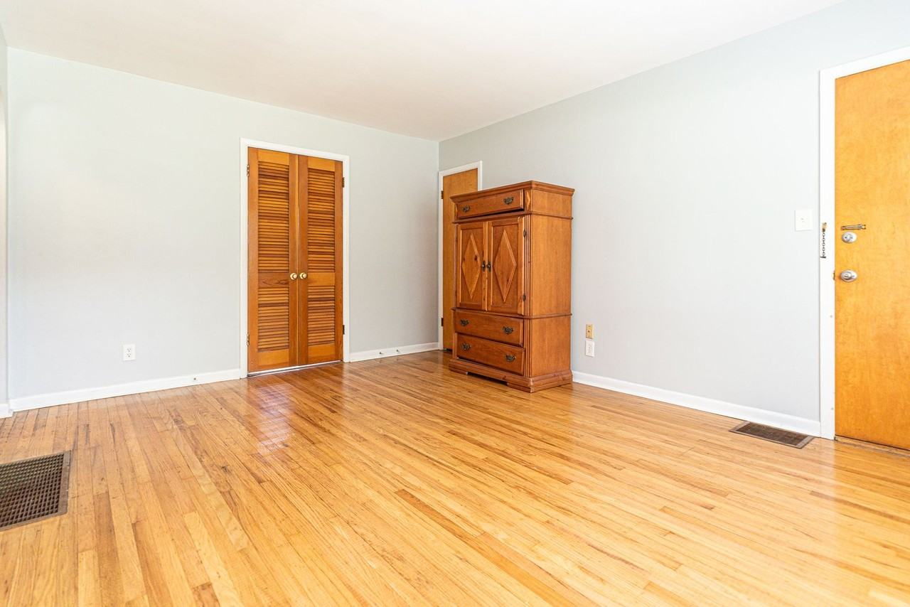 2728 Riedling Dr - Photo 3 of 14