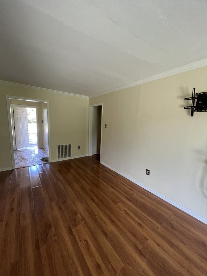 705 Harold Ln #NA - Photo 5 of 9