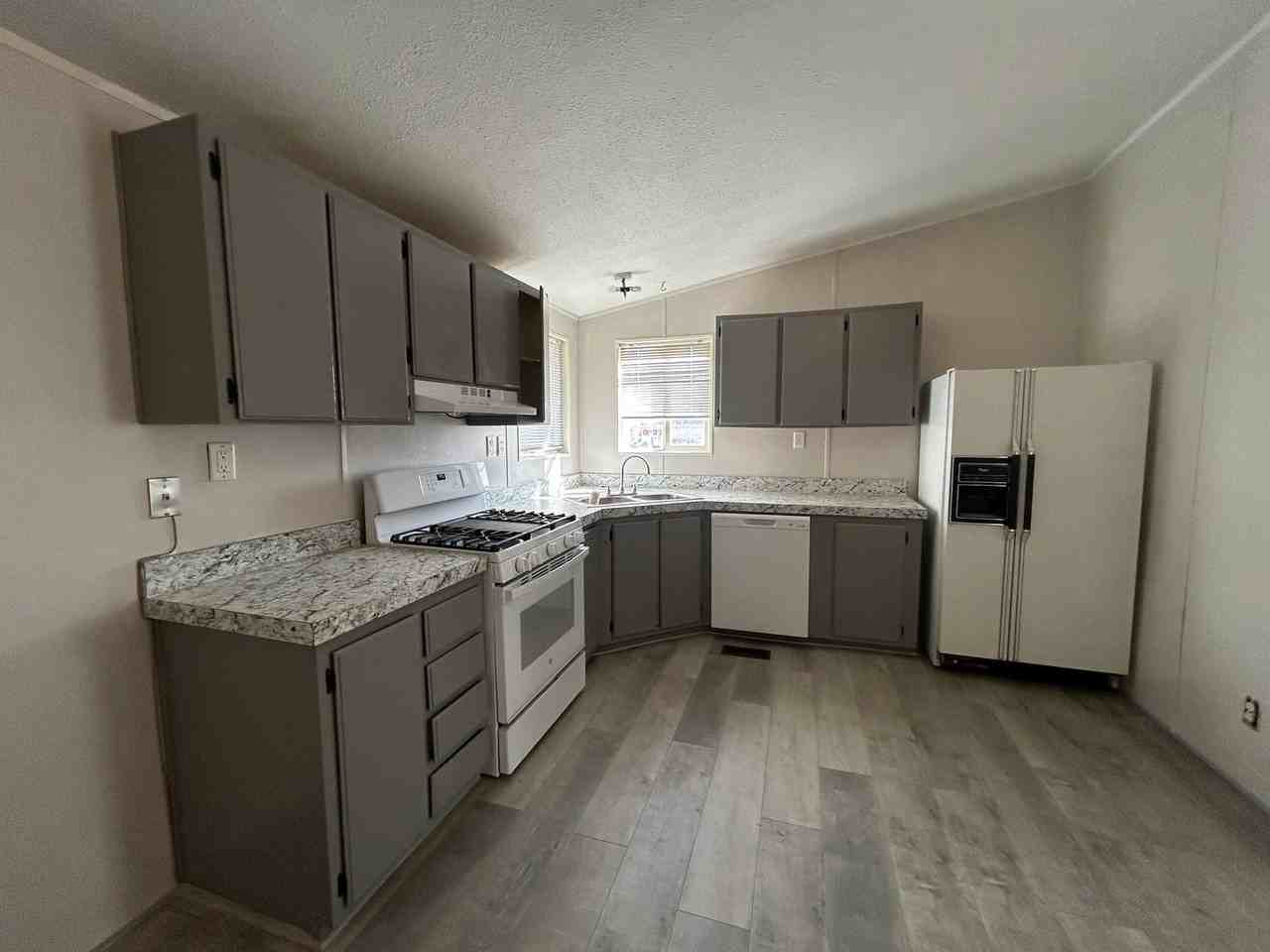 4927 Sun Valley Blvd - Photo 2 of 10