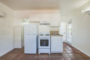 140 E. Tamarisk Road - Photo 1 of 1