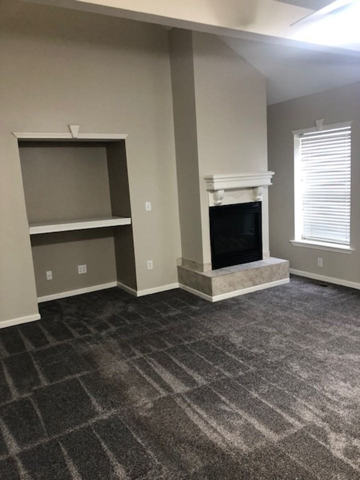 628 Se Greenridge Ct - Photo 2 of 18