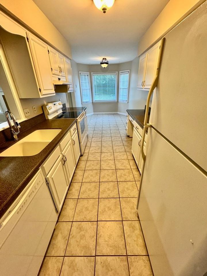 1332 Gravenhurst Cir - Photo 2 of 18