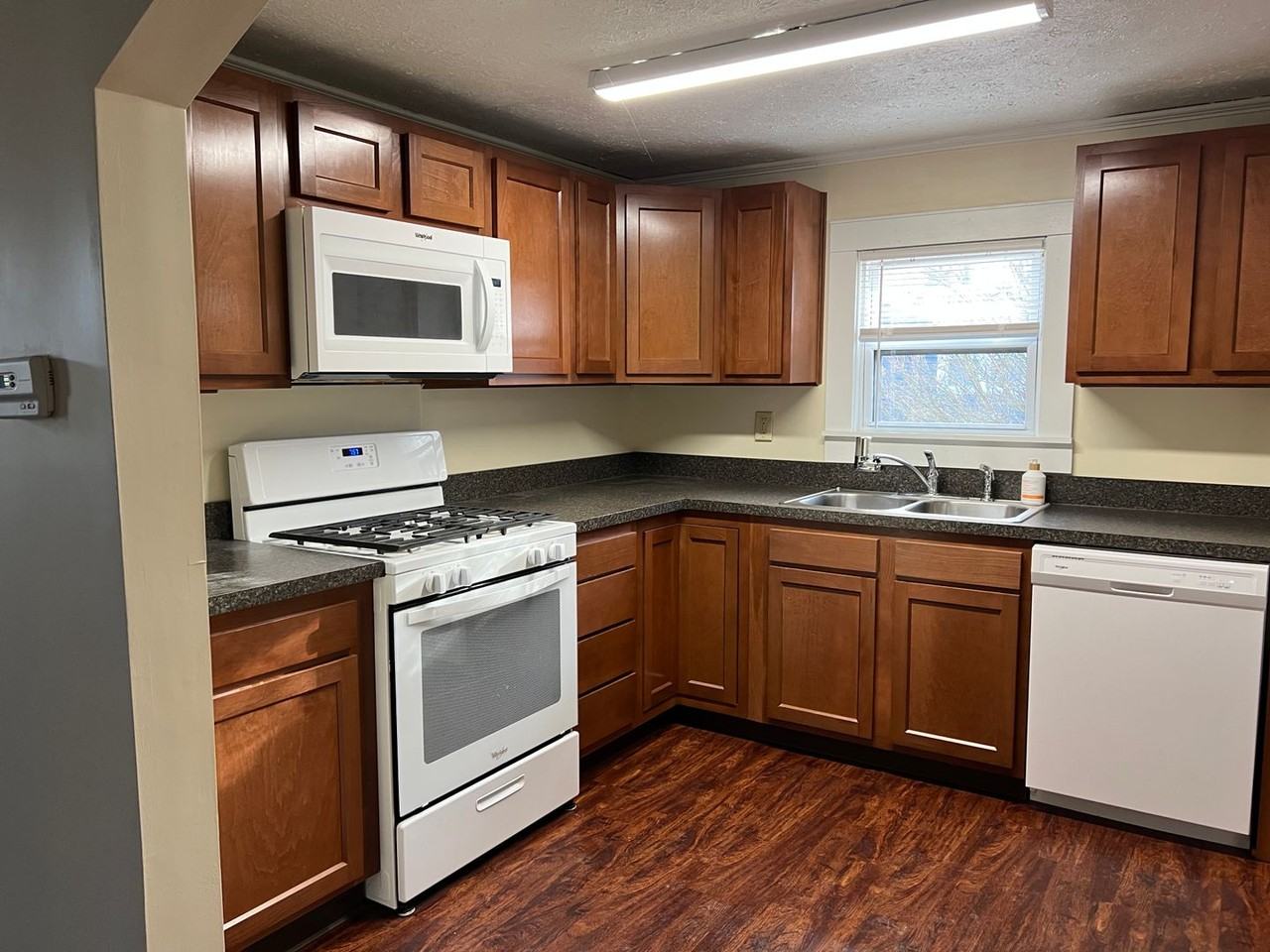 239 E Montrose St - Photo 3 of 12