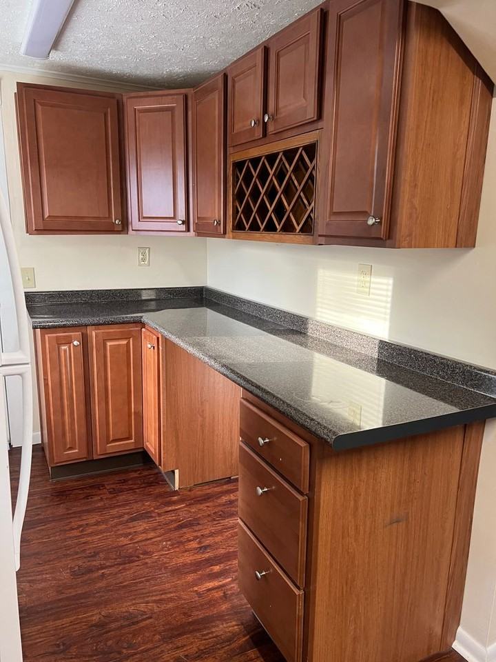 239 E Montrose St - Photo 5 of 12