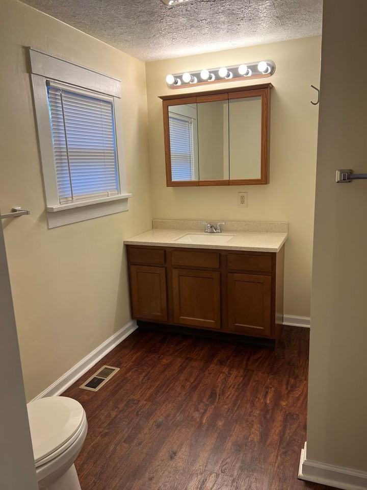 239 E Montrose St - Photo 6 of 12