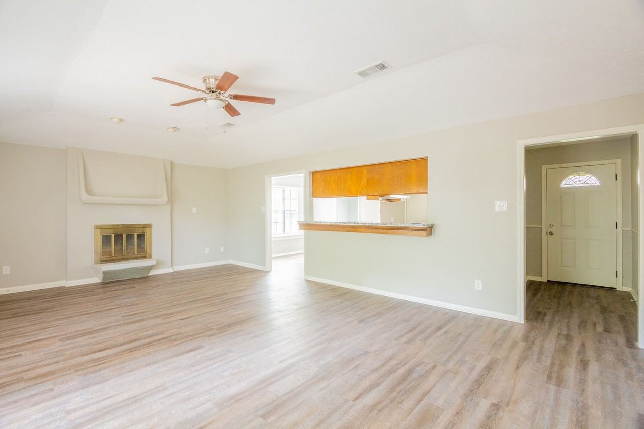 102 Sue Ln - Photo 3 of 25