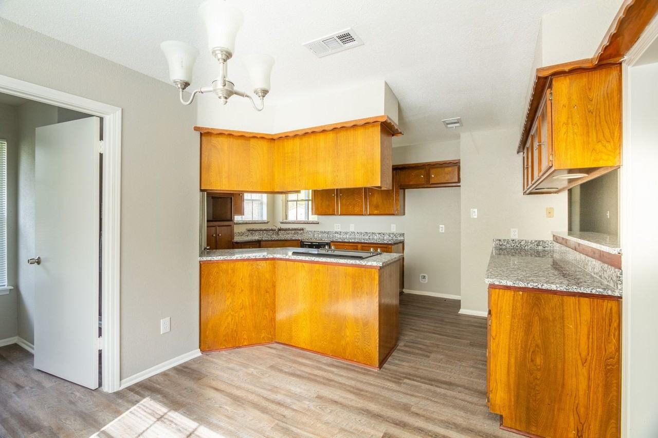 102 Sue Ln - Photo 5 of 17