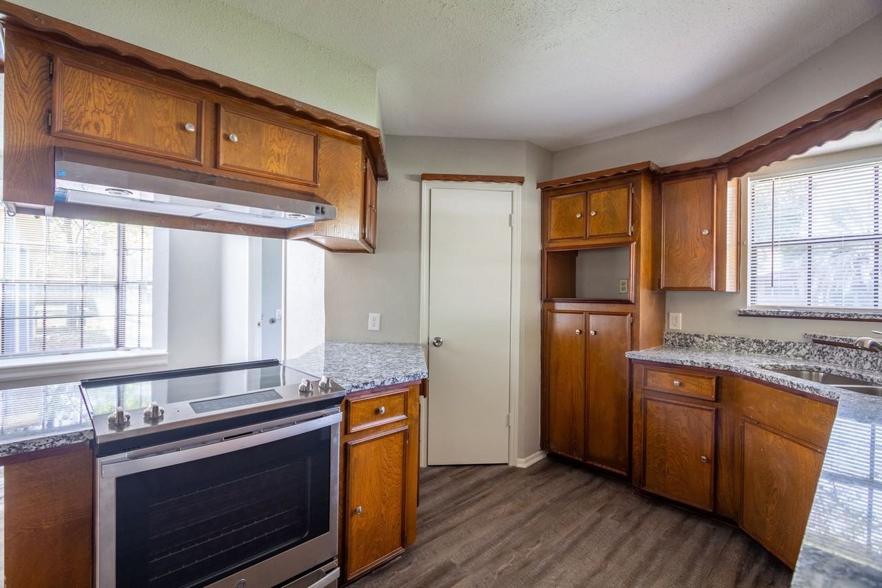 102 Sue Ln - Photo 6 of 17