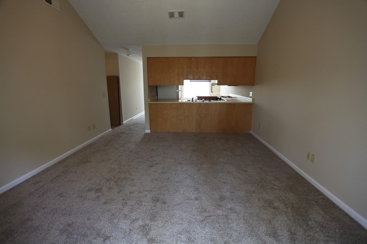 1126 Northlake Dr - Photo 5 of 11