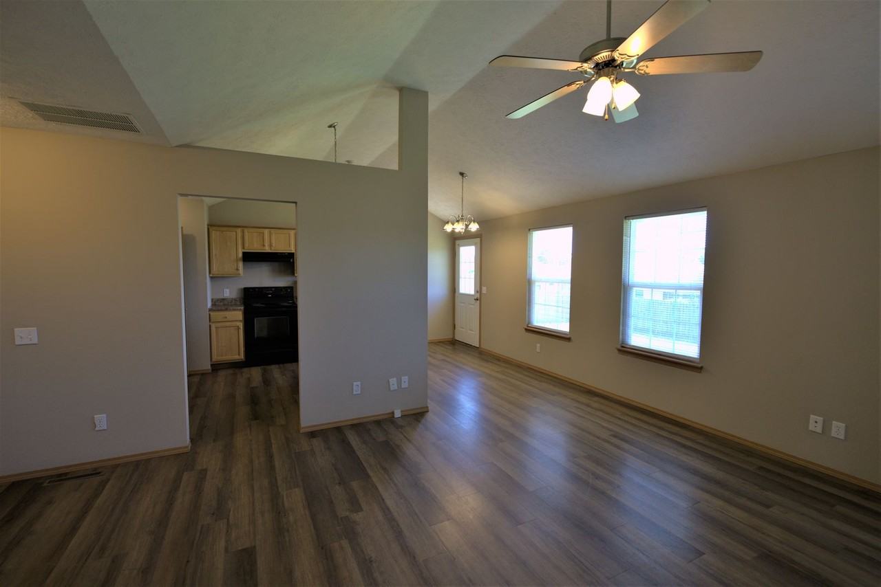 3002 E Morris St - Photo 3 of 16