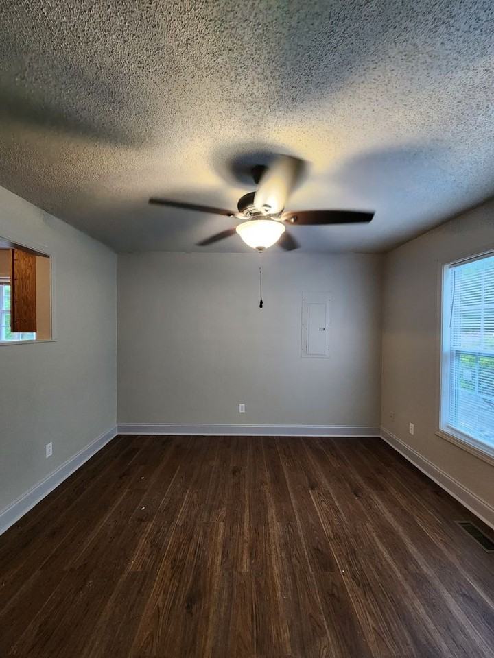 13 Gotham Dr - Photo 2 of 15