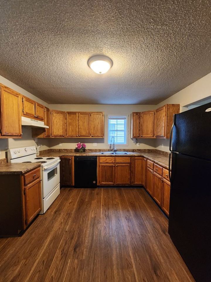 13 Gotham Dr - Photo 3 of 15