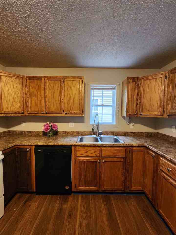 13 Gotham Dr - Photo 5 of 15