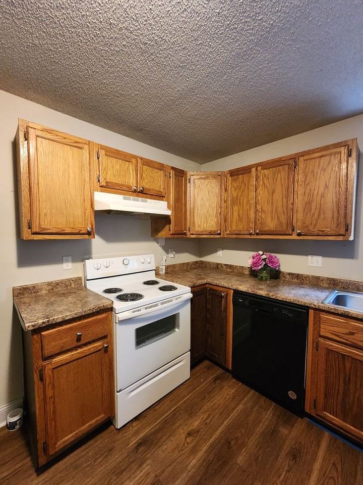 13 Gotham Dr - Photo 6 of 15
