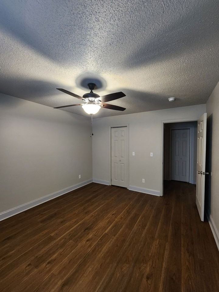 13 Gotham Dr - Photo 7 of 15