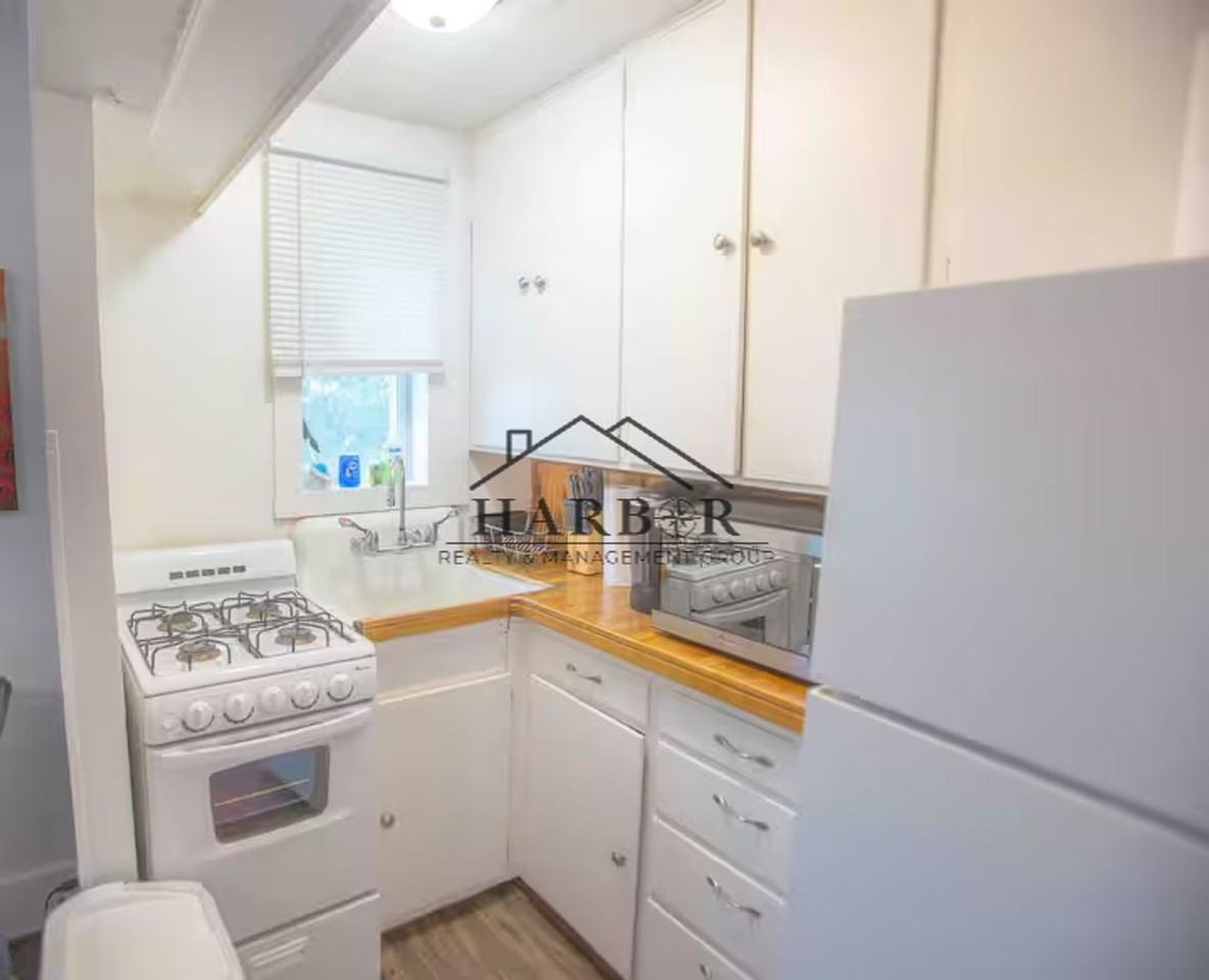 212 7th St Nw #3 - Photo 2 of 9