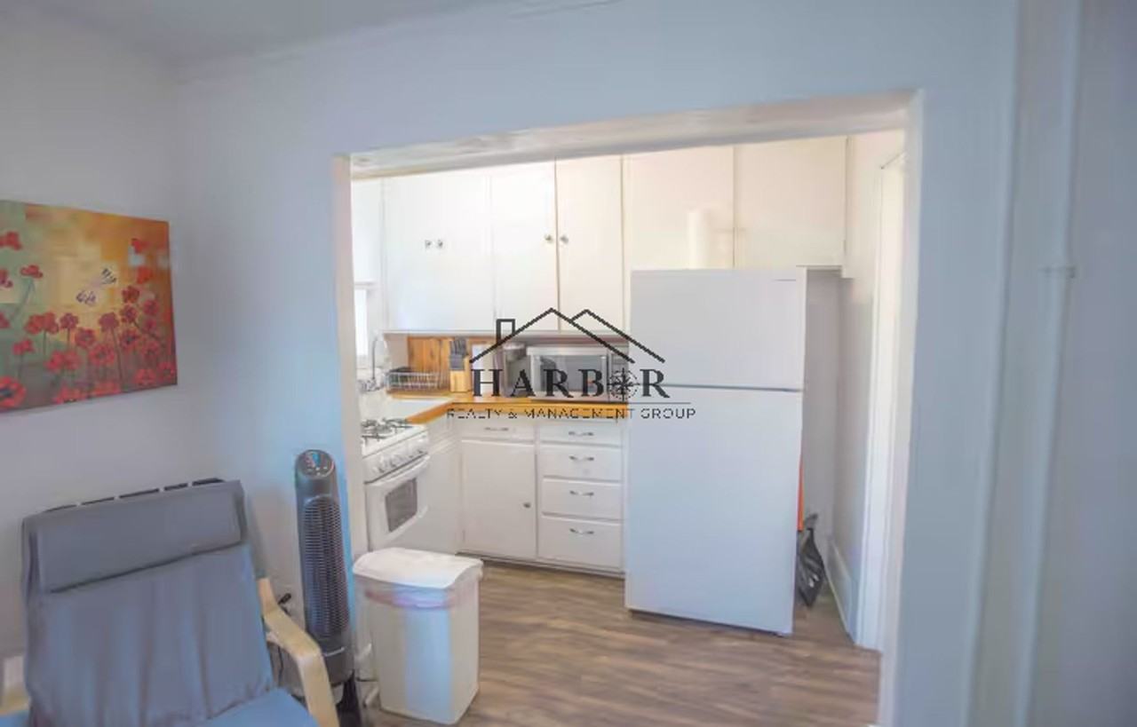 212 7th St Nw #3 - Photo 3 of 9