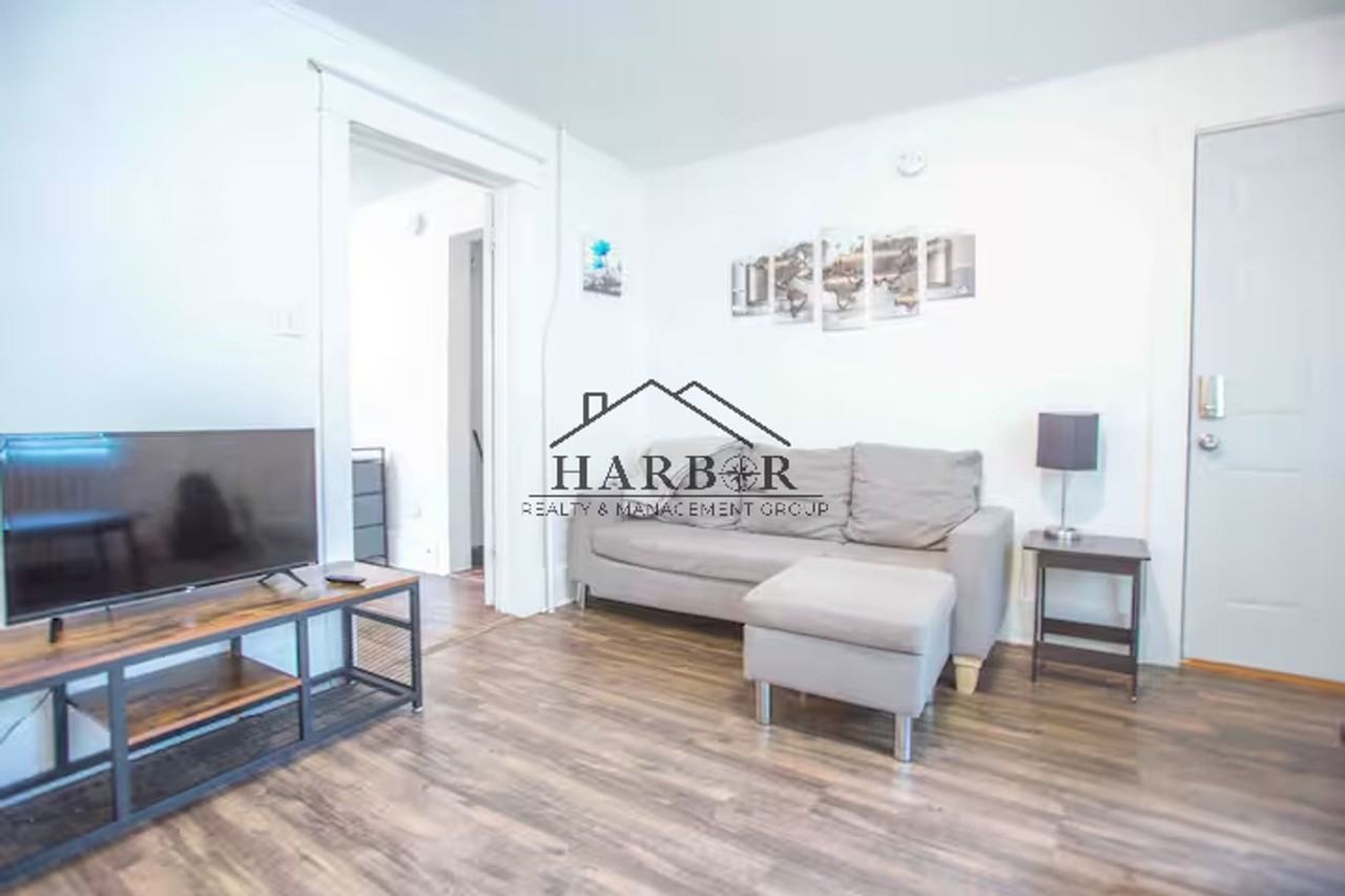 212 7th St Nw #3 - Photo 4 of 9