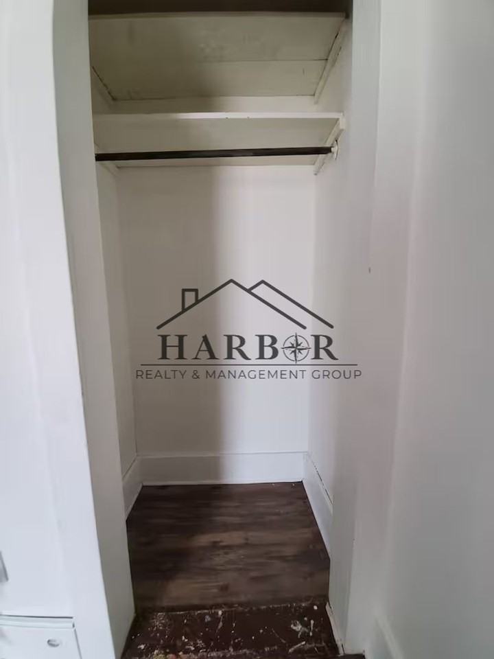 212 7th St Nw #3 - Photo 5 of 9