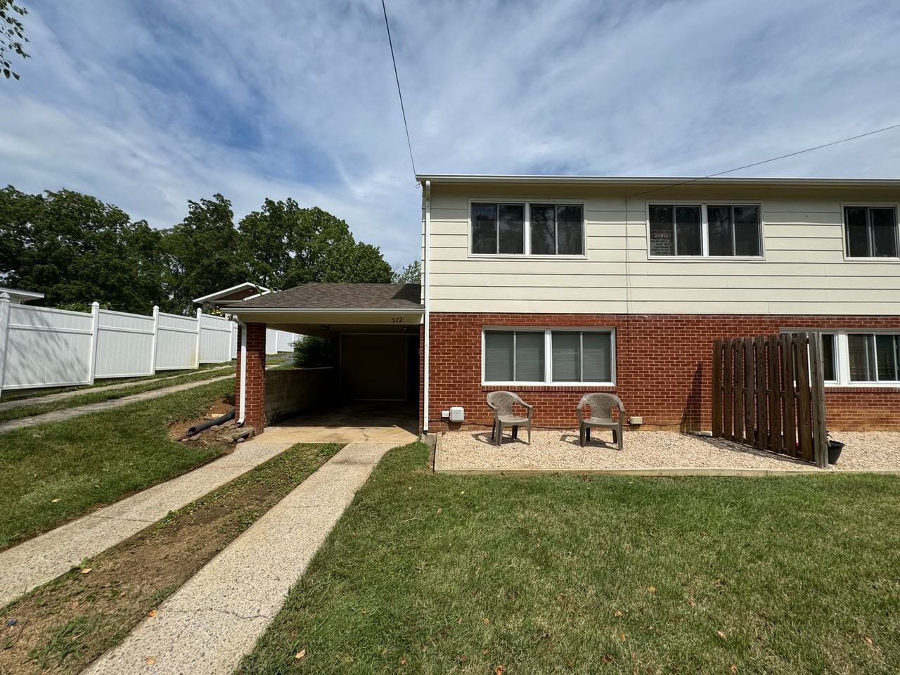 574 Long Ave - Photo 2 of 10