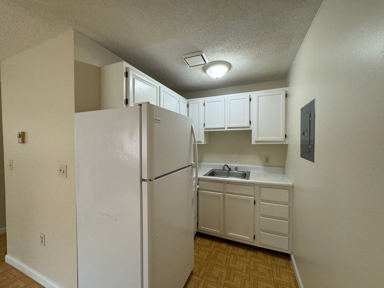 574 Long Ave - Photo 6 of 10