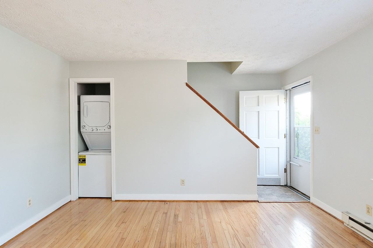 1406 Chesapeake St #B - Photo 2 of 13