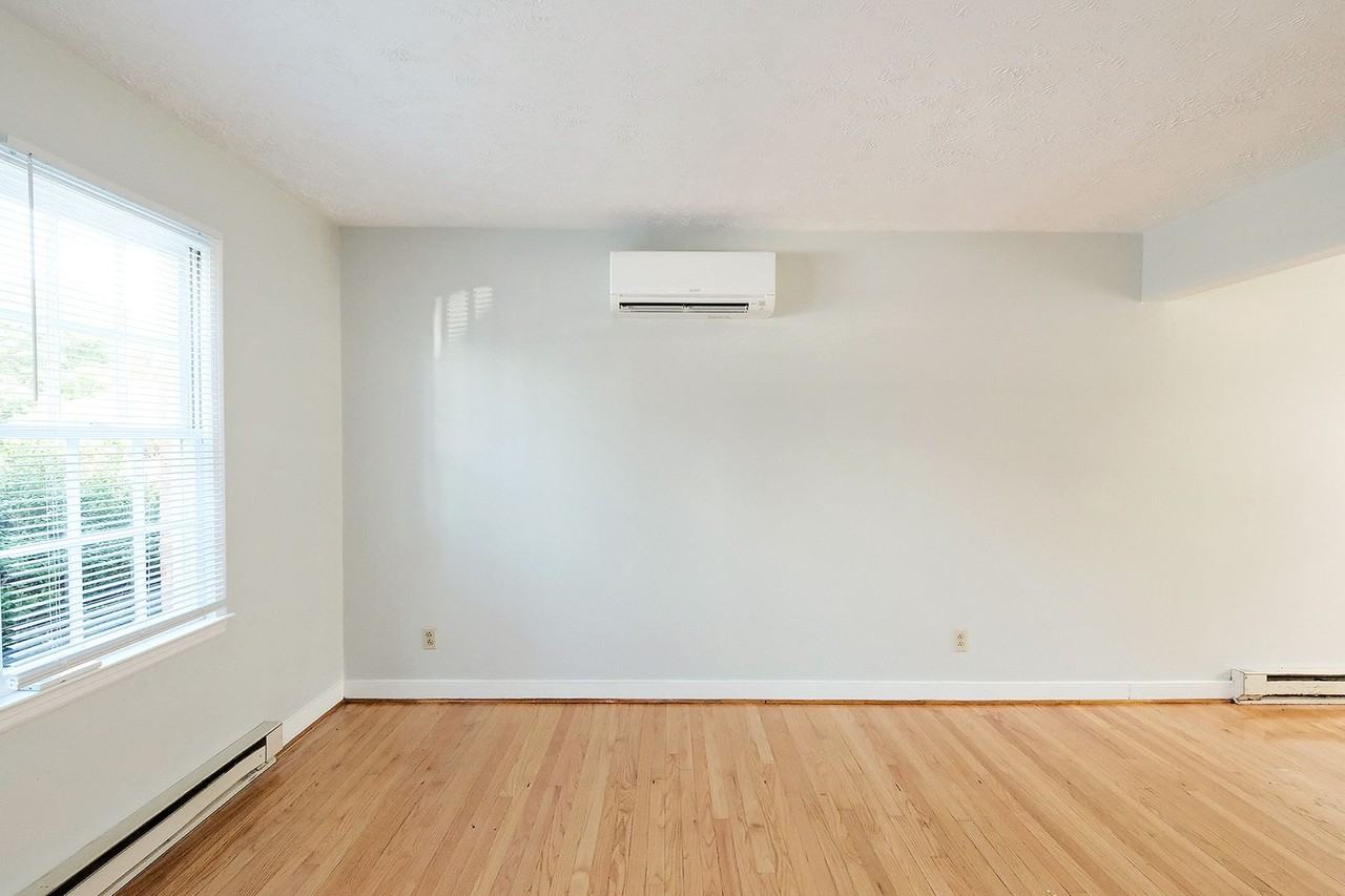 1406 Chesapeake St #B - Photo 5 of 13