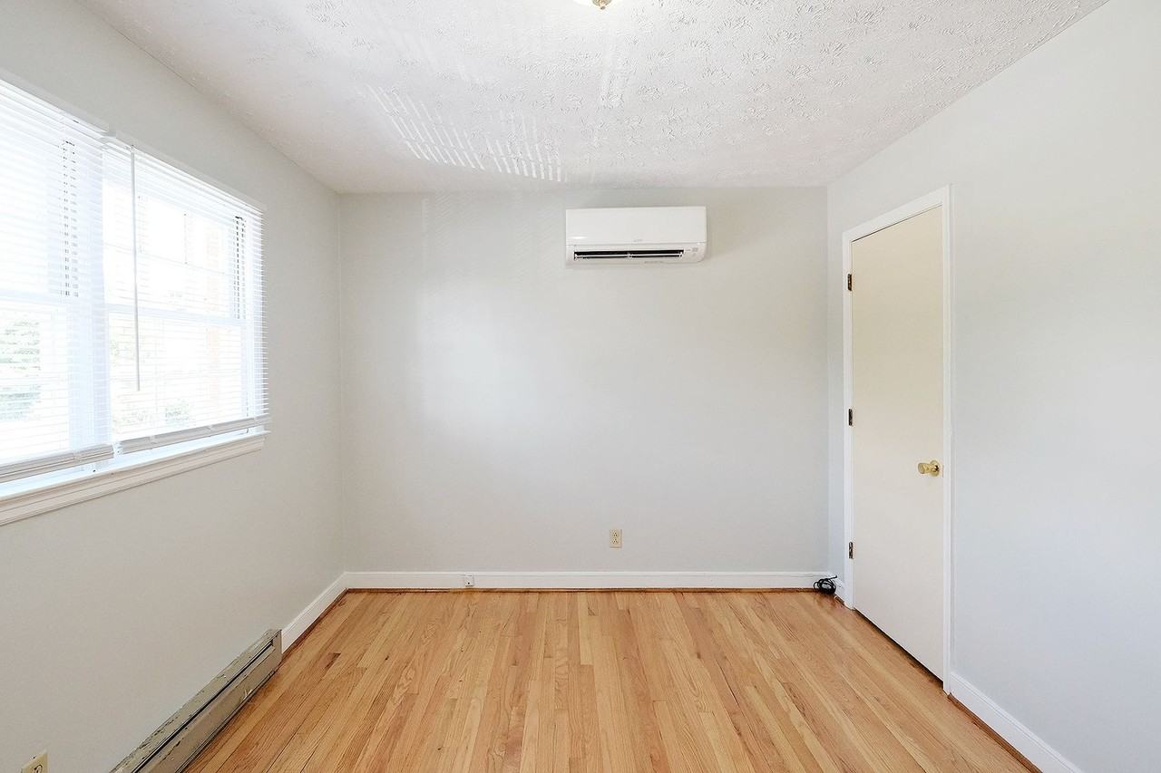 1406 Chesapeake St #B - Photo 7 of 13