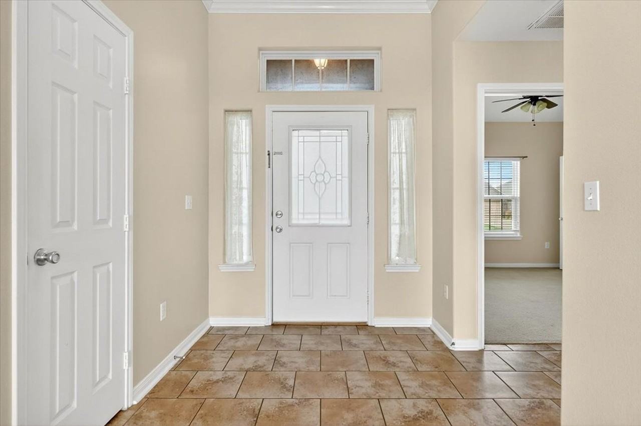 6018 Tapestry Dr - Photo 3 of 50