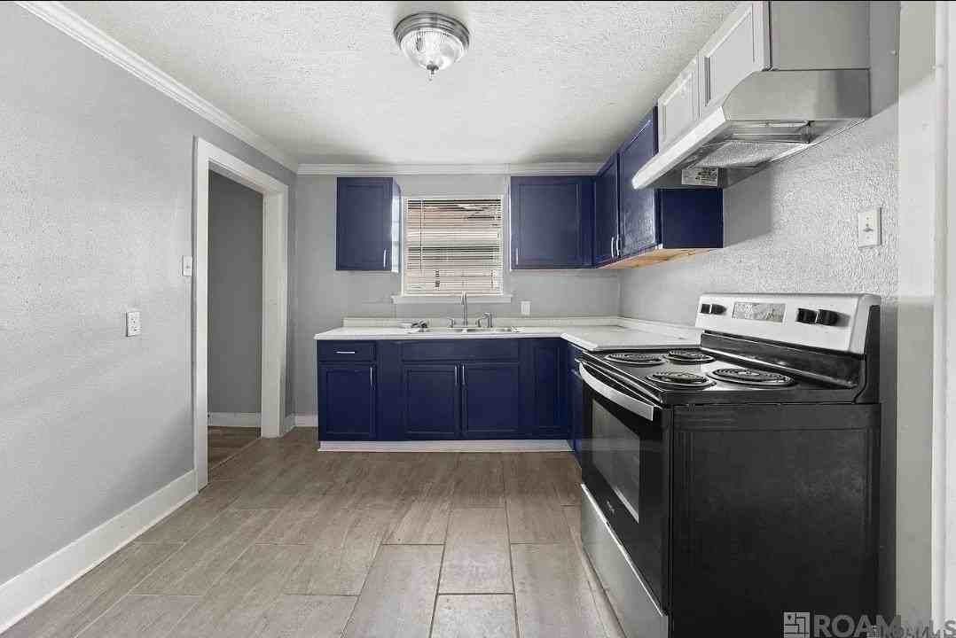 1091 N 46th St - Photo 5 of 10