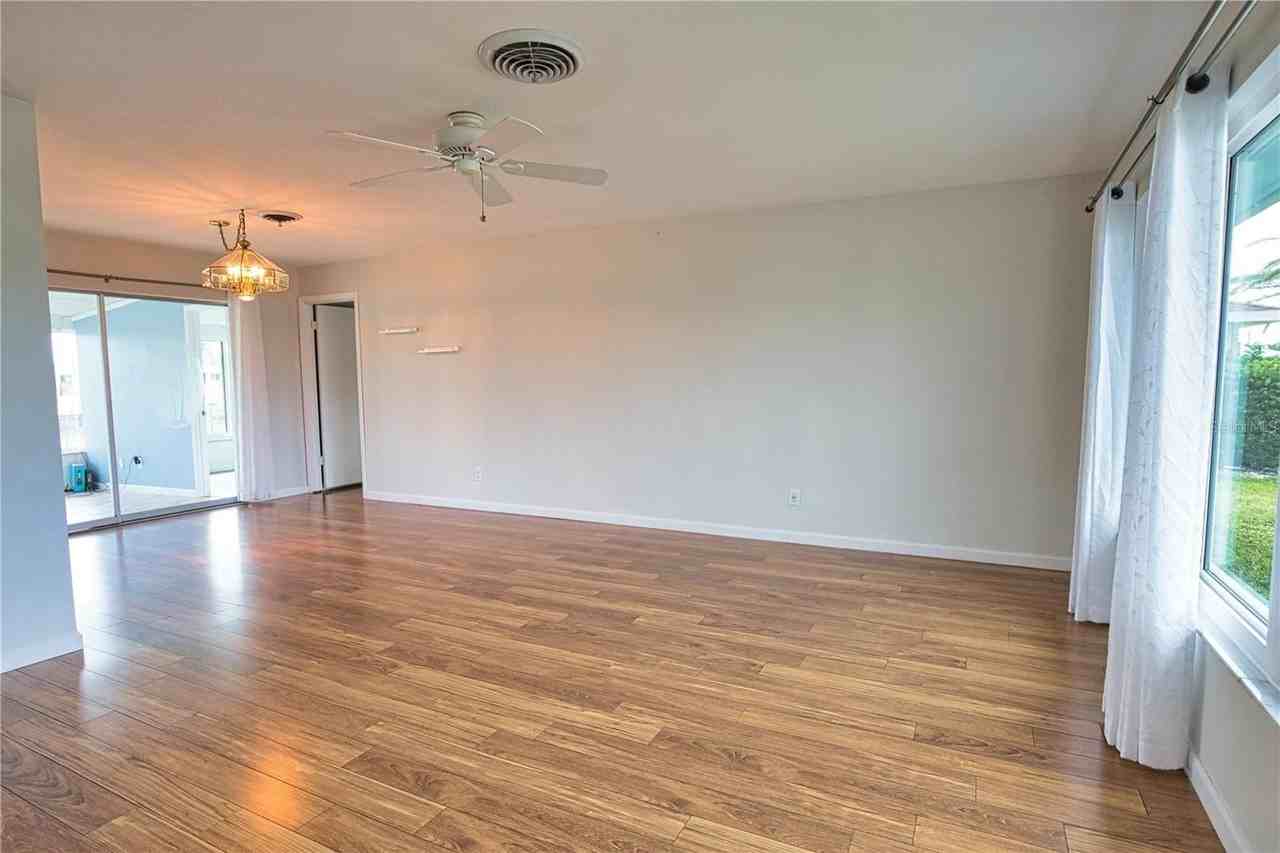 1325 Cambridge Drive - Photo 4 of 26