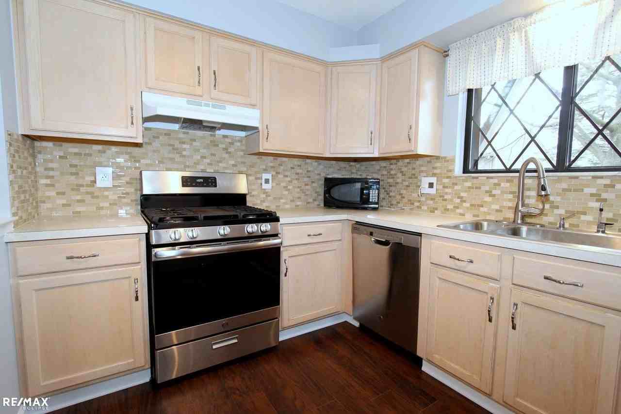 1970 Pondview Ct - Photo 7 of 18