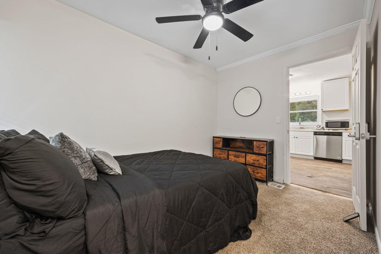 Vanderbilt Ct Nw - Photo 4 of 5