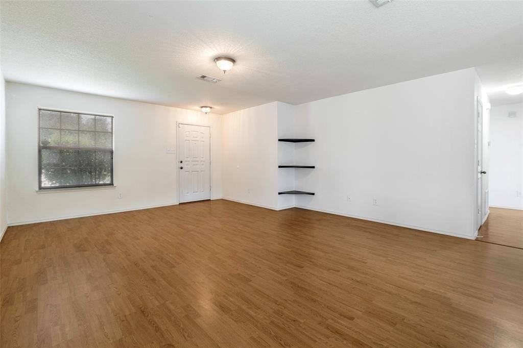 8028 Sartain Dr - Photo 3 of 15