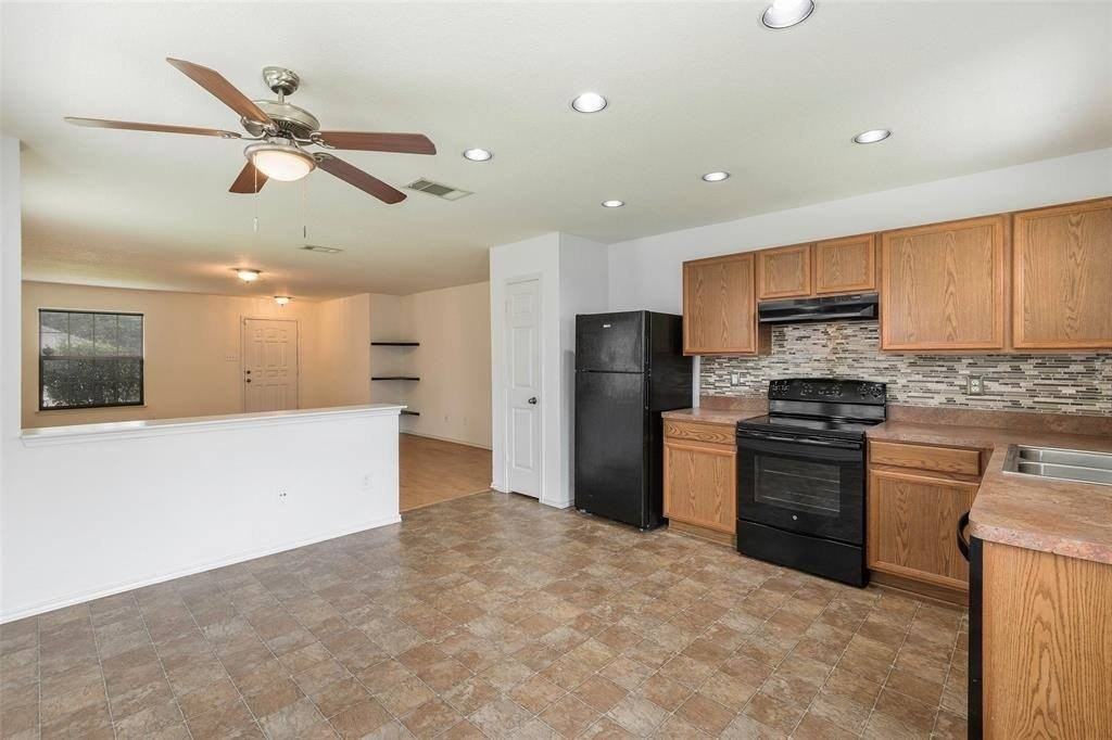 8028 Sartain Dr - Photo 5 of 15