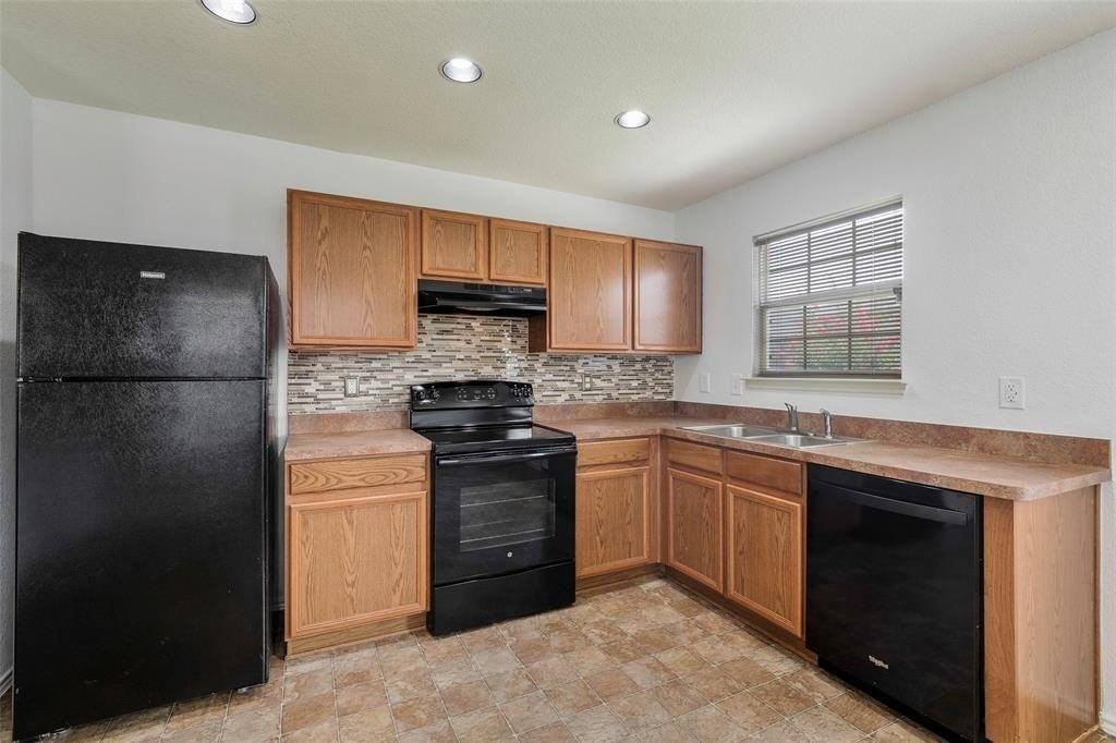 8028 Sartain Dr - Photo 6 of 15