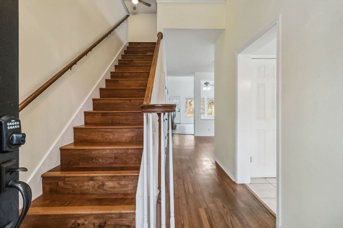 2203 Clearwater Dr - Photo 3 of 28