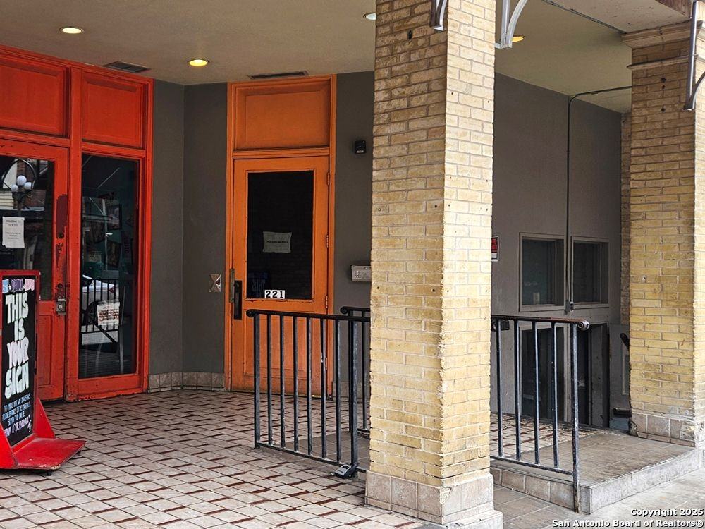 221 Losoya St ##3a - Photo 2 of 23